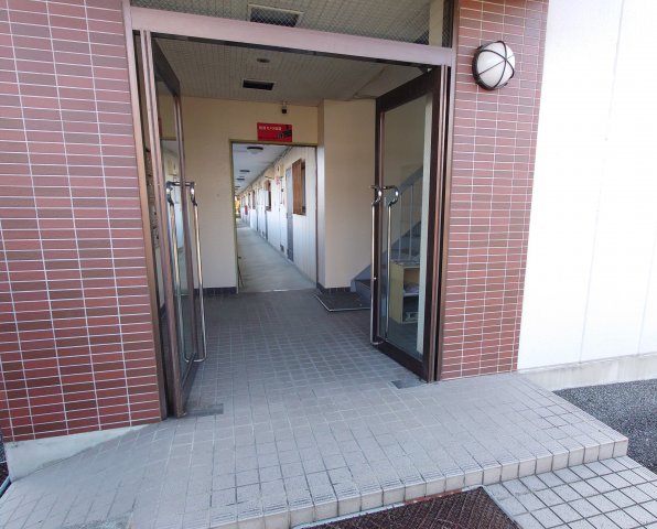 22/27 エントランス