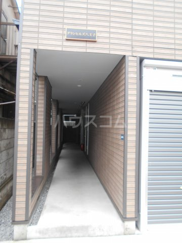 22/30 エントランス