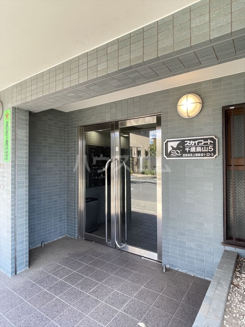 22/30 エントランス