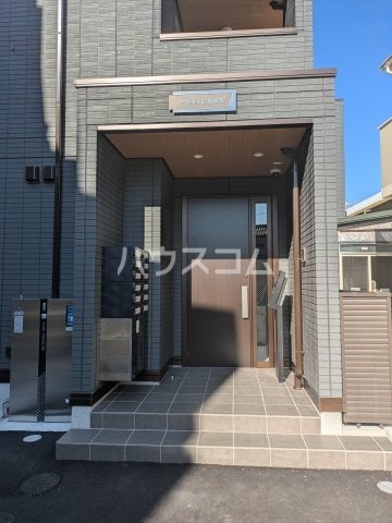 27/30 エントランス