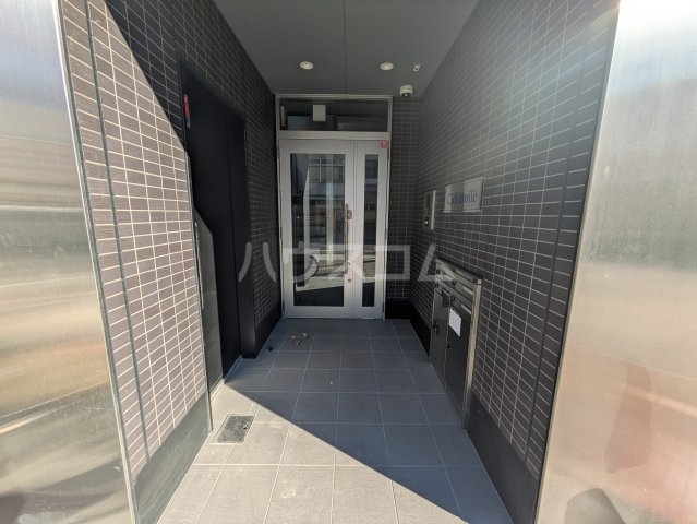 26/30 エントランス