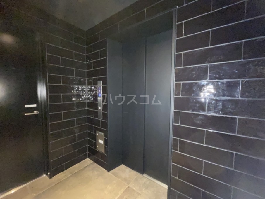 15/19 エントランス