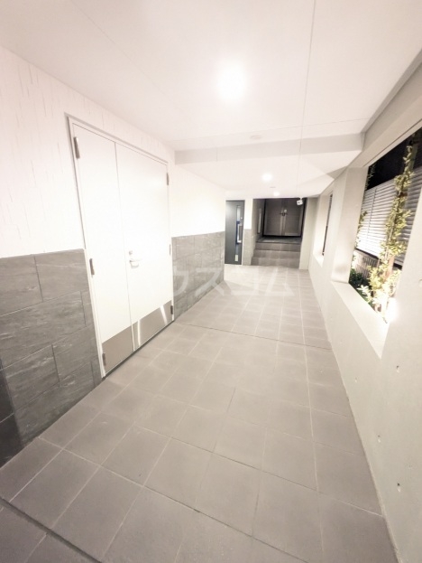 23/30 エントランス