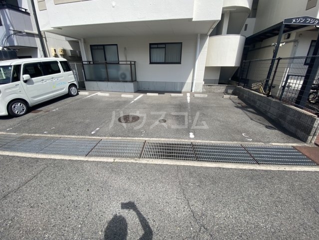 2/5 駐車場