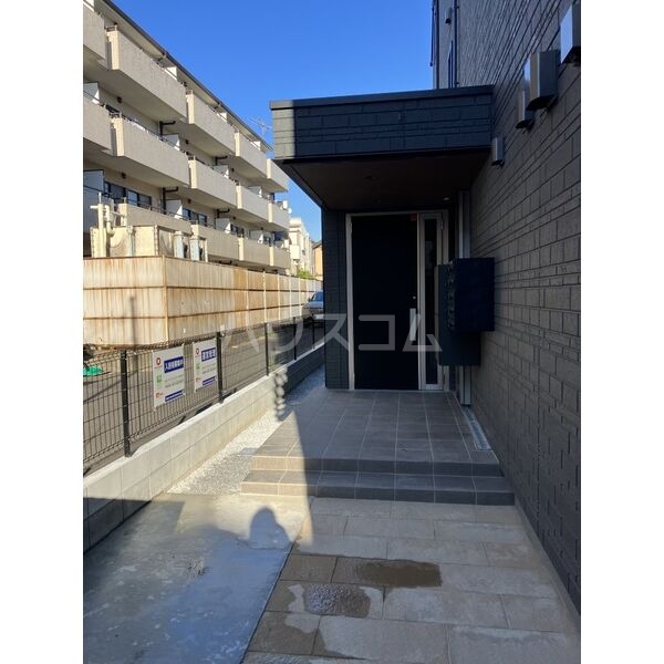 14/18 エントランス