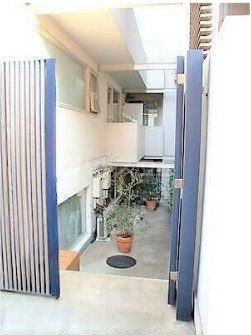 2/2 エントランス