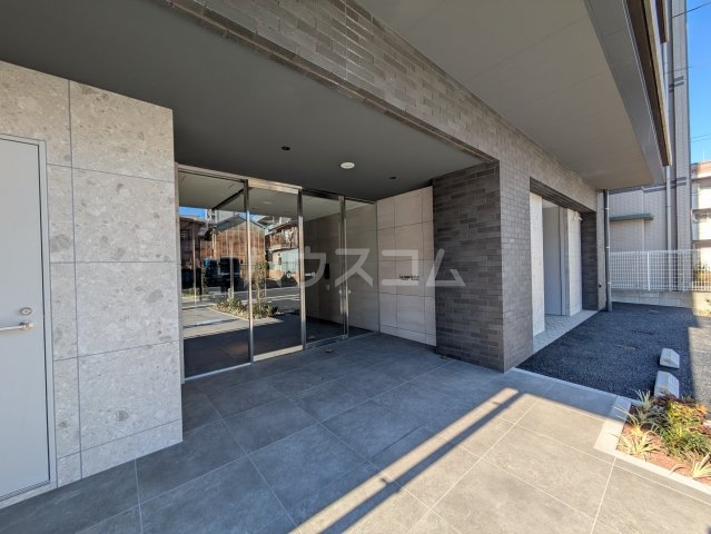 21/30 エントランス