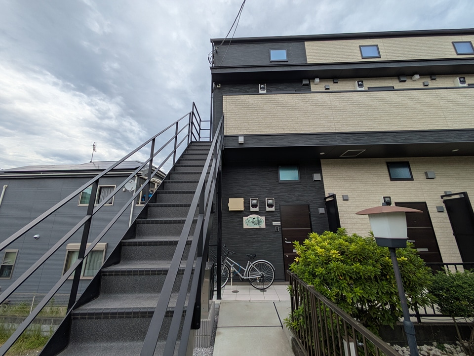 23/24 エントランス