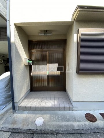 24/30 エントランス