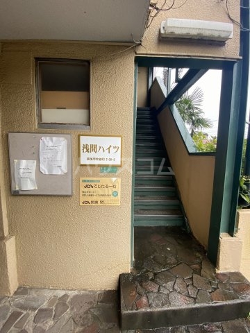 27/30 エントランス