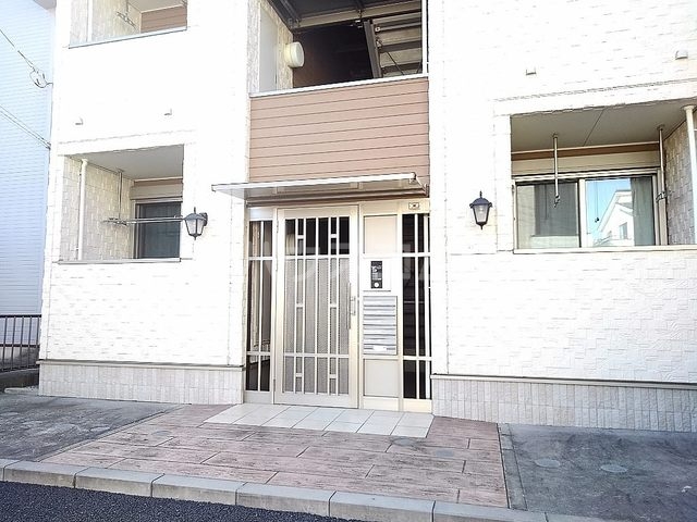 24/30 エントランス