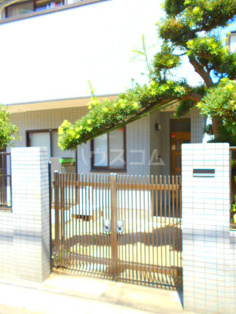 26/29 エントランス