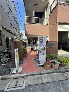 25/29 エントランス