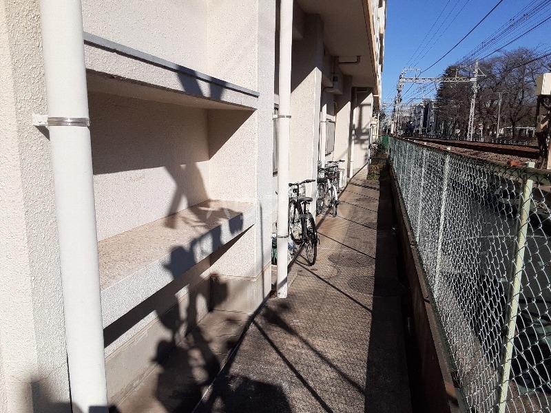 27/28 エントランス