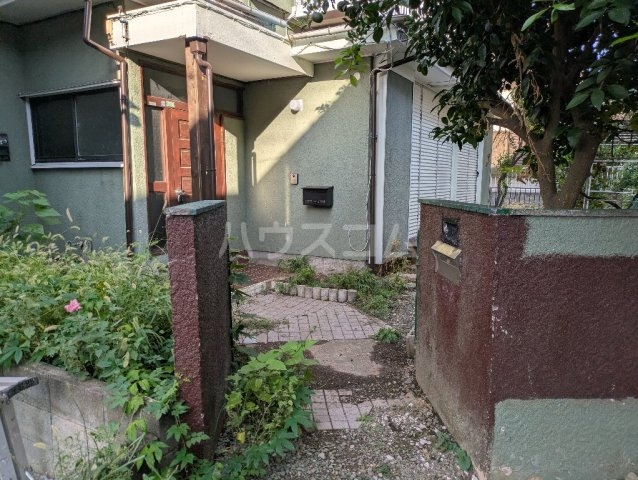 28/30 エントランス