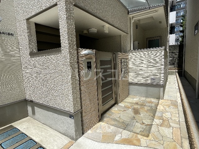 25/30 エントランス