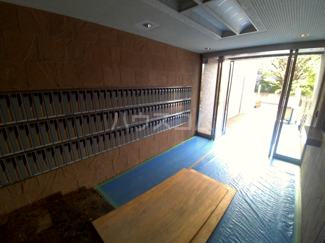 21/30 エントランス