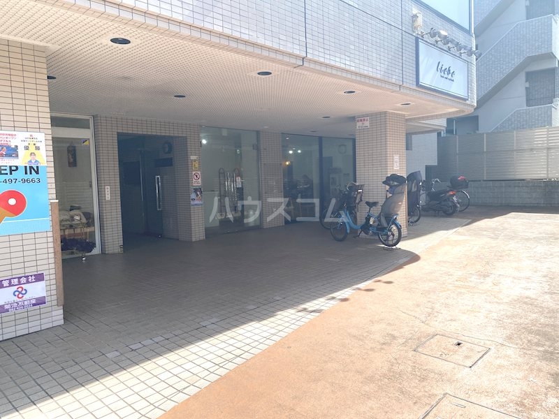 17/25 エントランス