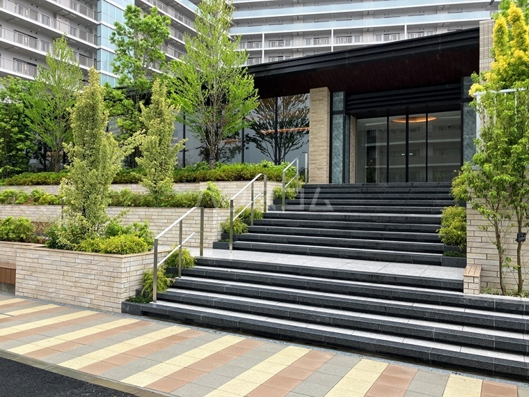 16/16 エントランス