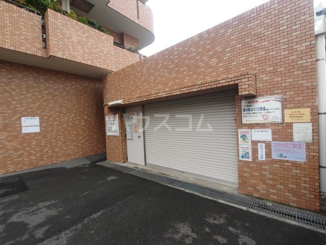 18/27 エントランス