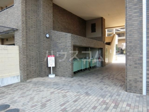 19/25 エントランス