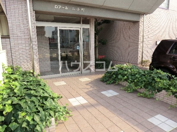 2/4 エントランス