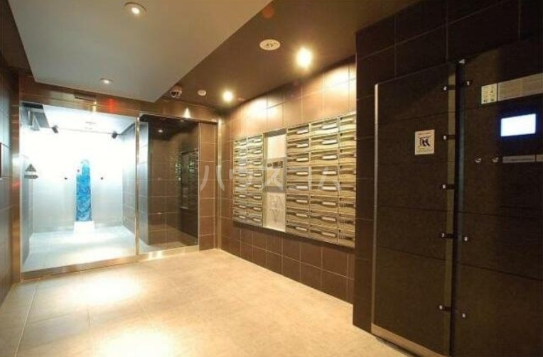 23/30 エントランス