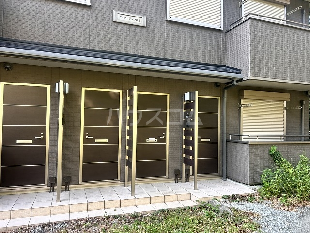 26/29 エントランス