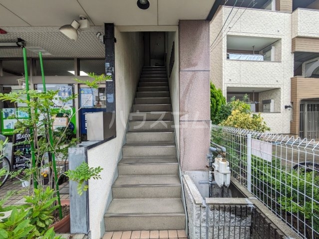 17/26 エントランス