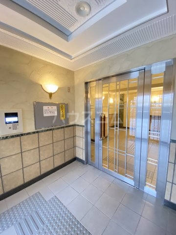 27/30 エントランス