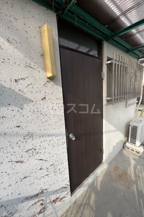 18/26 エントランス