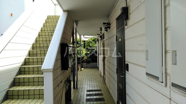 23/30 エントランス