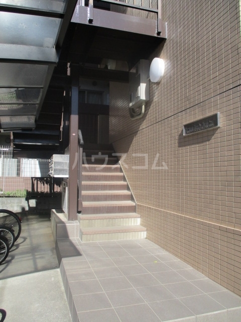 21/30 エントランス