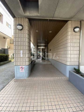 21/30 エントランス