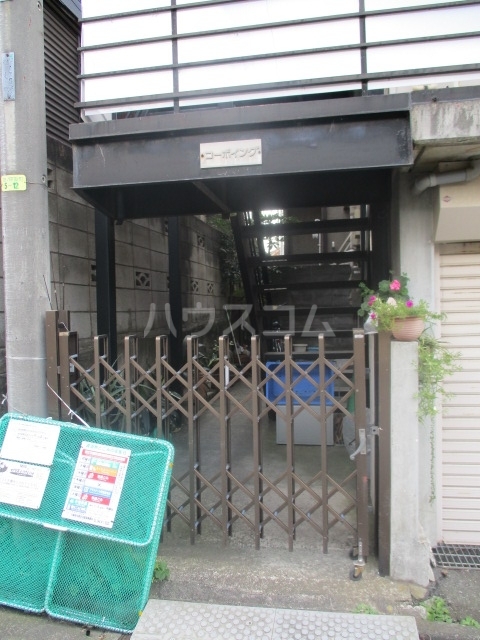 21/30 エントランス