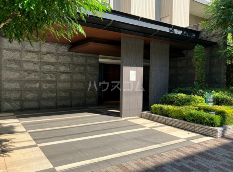 16/16 エントランス