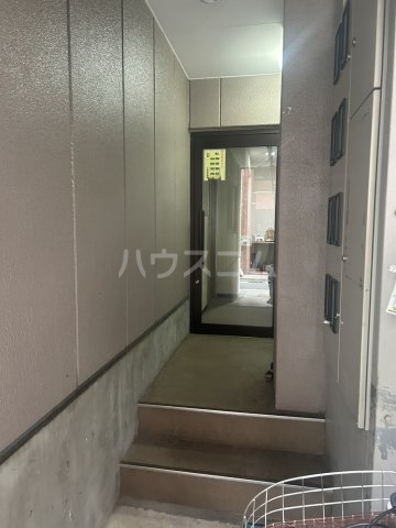 22/29 エントランス