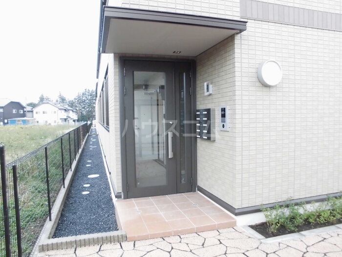 27/30 エントランス