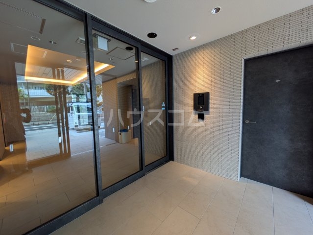 27/30 エントランス