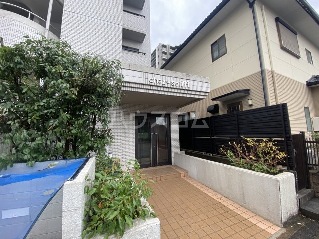 25/30 エントランス