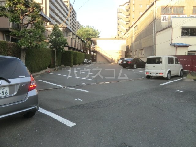 20/28 駐車場