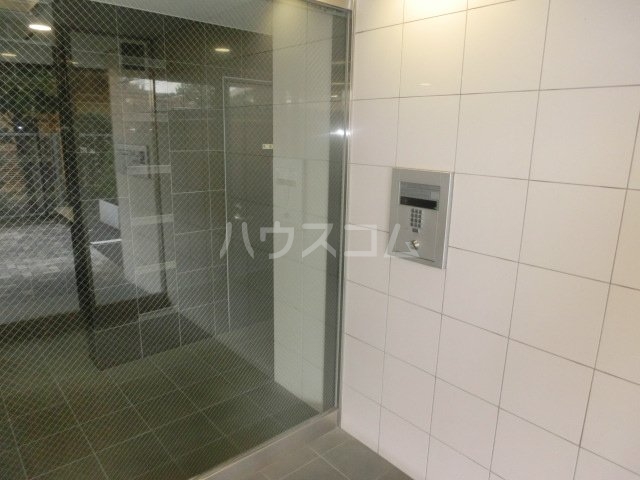 24/30 エントランス