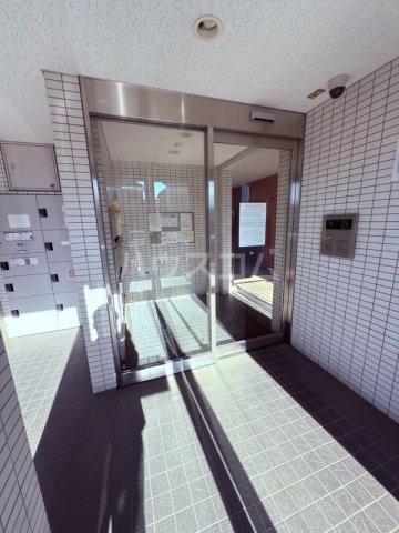 16/25 エントランス