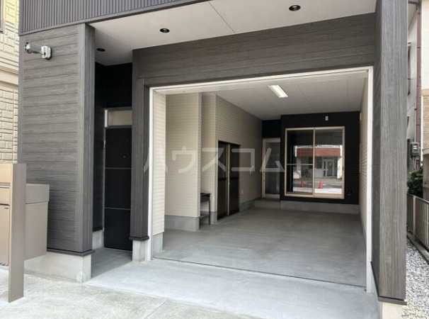 18/29 エントランス