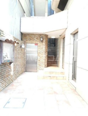 16/26 エントランス