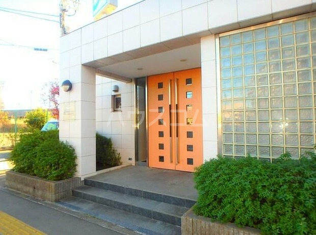 17/27 エントランス