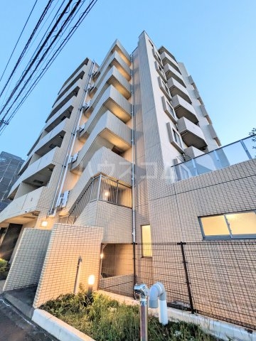 ゼファー明大前クローチェの外観