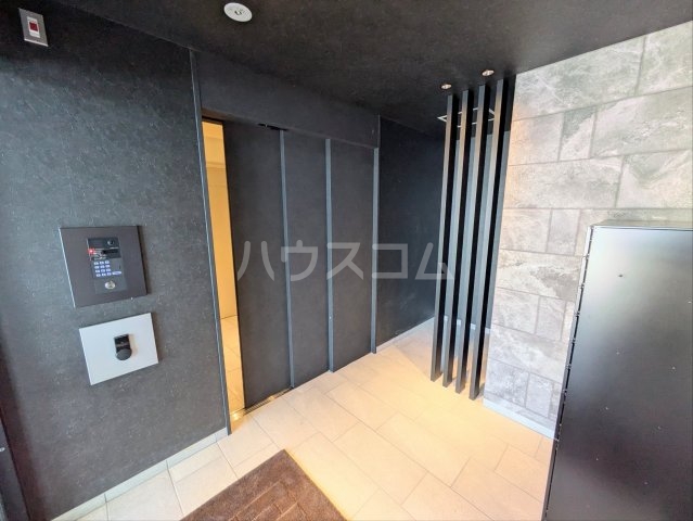 28/30 エントランス