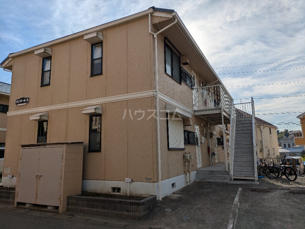 23/28 エントランス