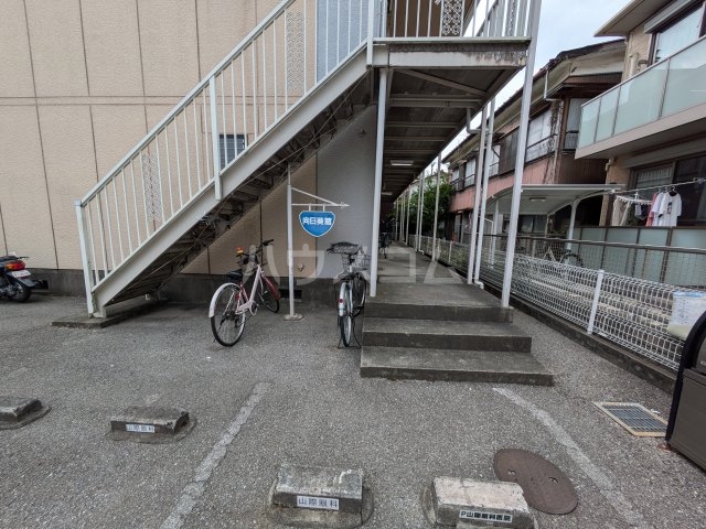 23/30 エントランス